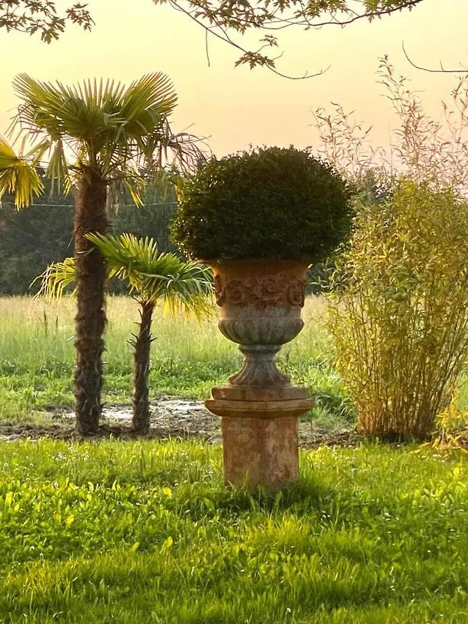 Villa Leopardi Vignale  Bed & Breakfast