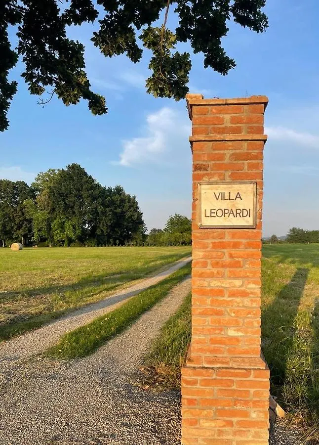 Bed & Breakfast Villa Leopardi Vignale  Italy